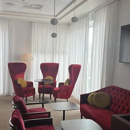 Ibb Hotel *